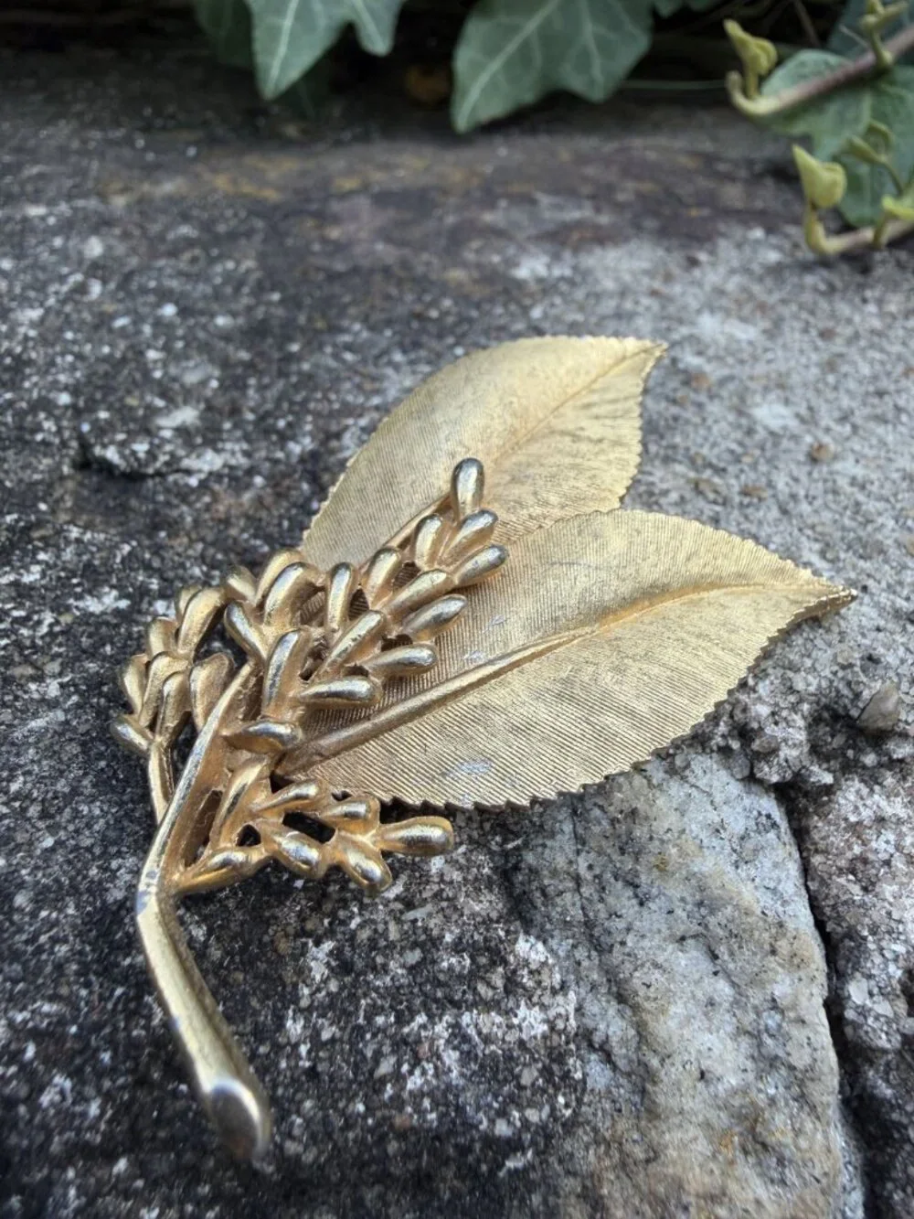 BSK Gold Tone Leaf Wheat Brooch Pin Textured Fall Botanical Mid Century 50s VTG